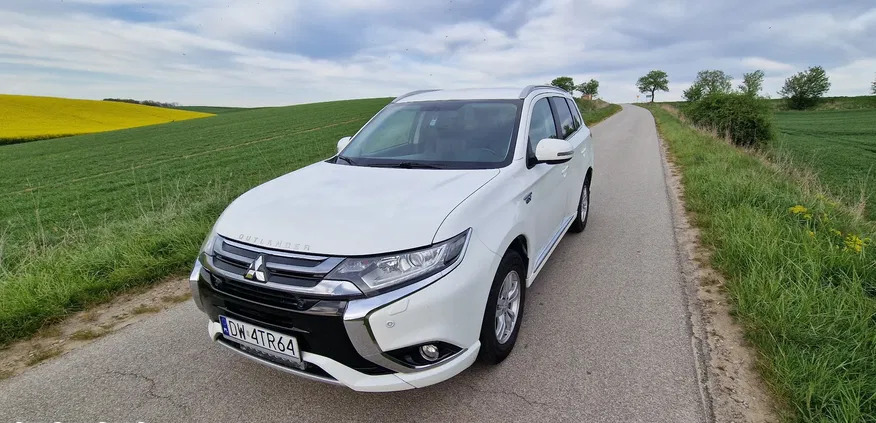 mitsubishi outlander wrocław Mitsubishi Outlander cena 63500 przebieg: 305784, rok produkcji 2016 z Wrocław